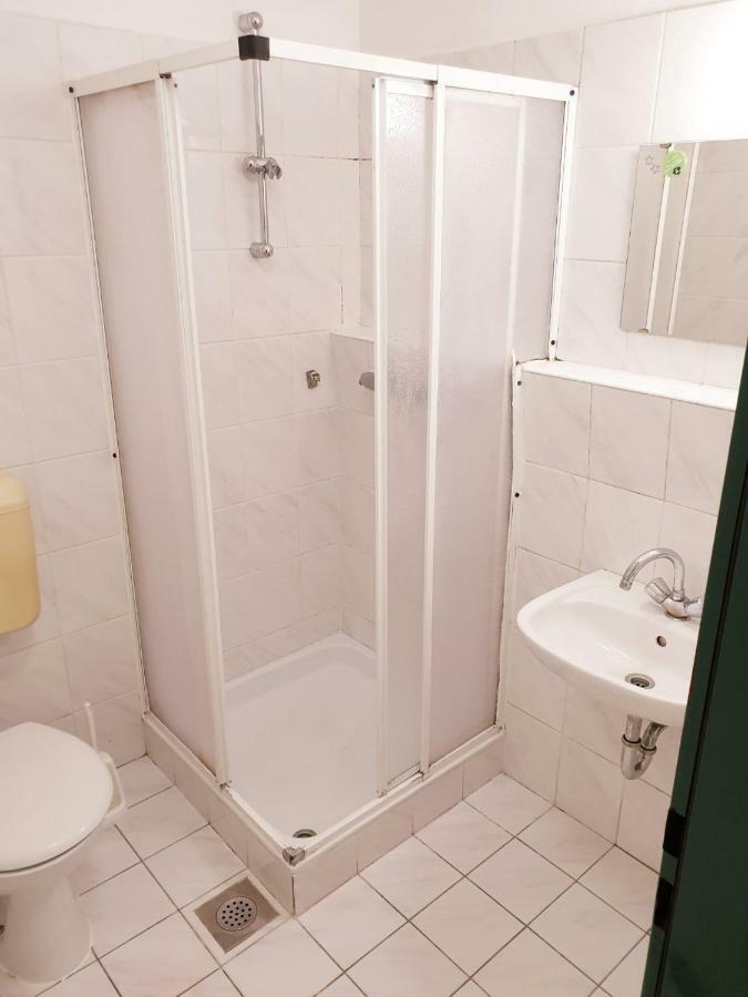 Summer Residence Hostel ลูบลิยานา ภายนอก รูปภาพ