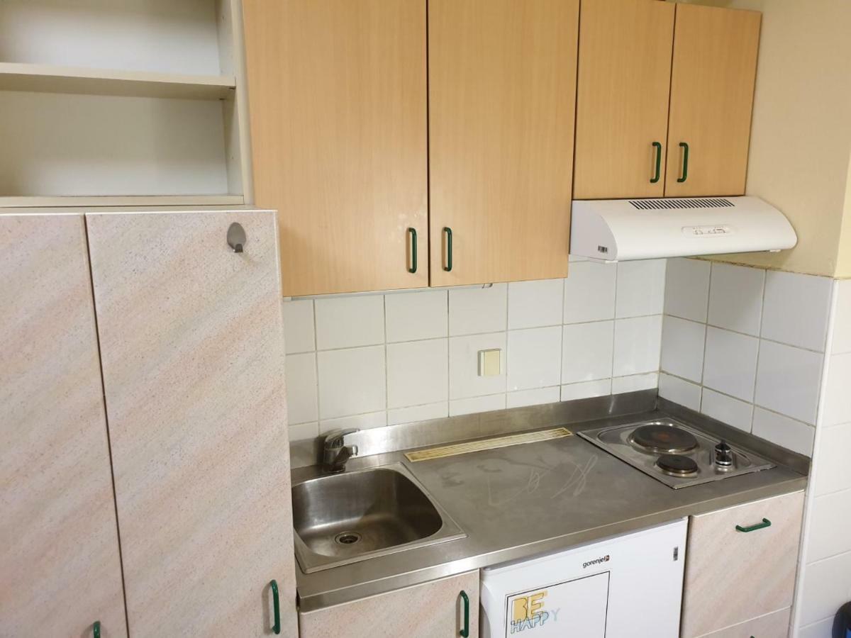 Summer Residence Hostel ลูบลิยานา ภายนอก รูปภาพ