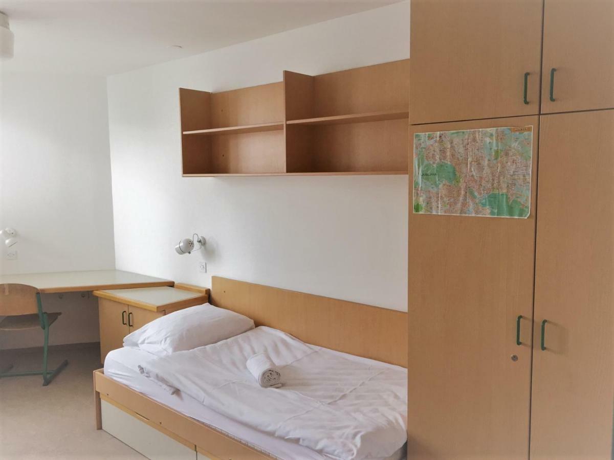 Summer Residence Hostel ลูบลิยานา ภายนอก รูปภาพ